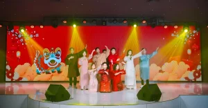 N-Factor 문화 동아리의 공연은 무대를 뜨겁게 달구며, 객석 전체에 젊은 에너지와 긍정적인 분위기를 확산시켰습니다. 